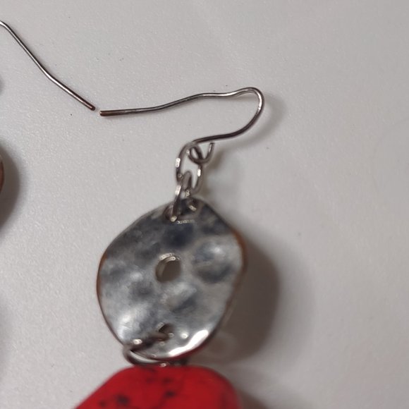 Red Dyed Howlite And Silver Tone Metal Dangle Earrings - Picture 4 of 10